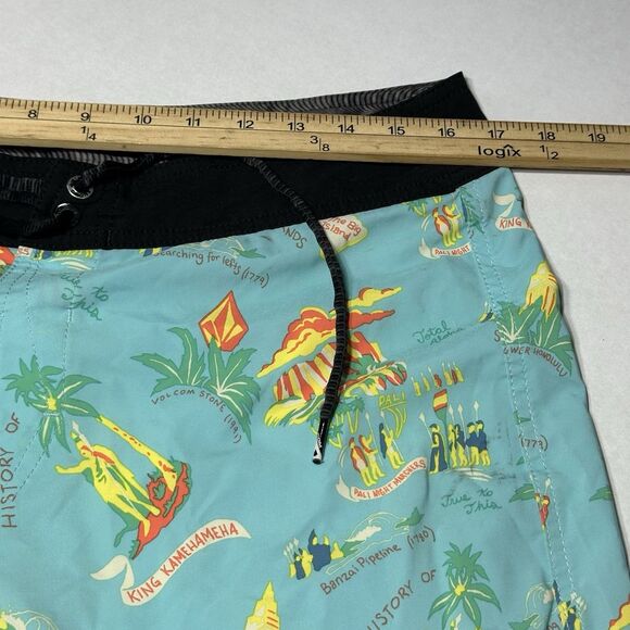 Volcom Board Shorts Mens Mod Tech Hawaii Swim Trunks Surf Beach UK Flag Size 31 - Picture 10 of 12